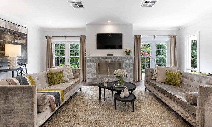 Wentworth Falls Casa | Luxurious 4BR Villa/Bush/Fireplace/Pet Friendly