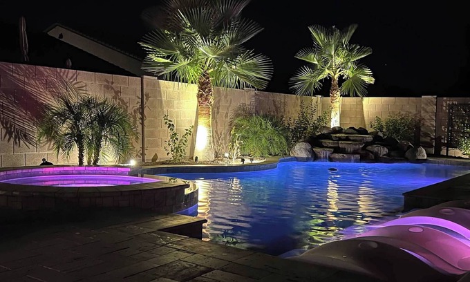 Canyon Trails West Casa | Luxurious 5-Bedroom House with 3 King Beds & Resort-Style Pool!
