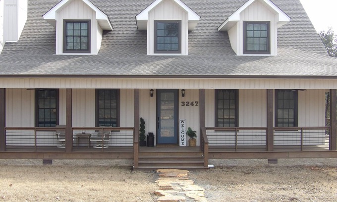 Drasco Casa | Luxurious 5-bedroom lakefront house with 3 master bedrooms & a wrap-around porch