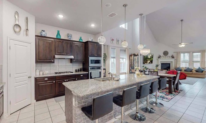 Keller Casa | Luxurious 5-Bedroom Retreat with Great Amenities