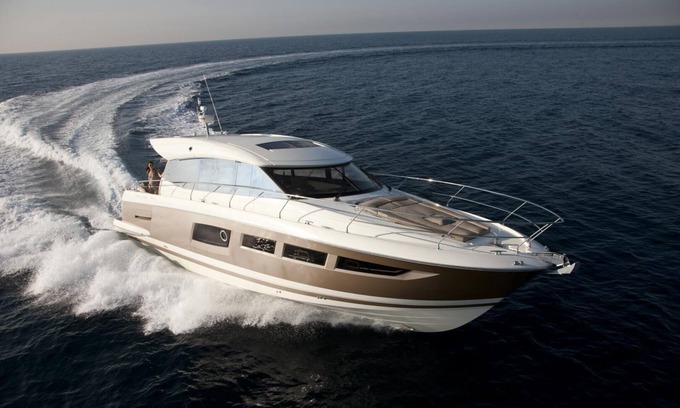 Sarasota Alquiler De Eote | Luxurious 55-Foot Yacht with Captain & First Mate