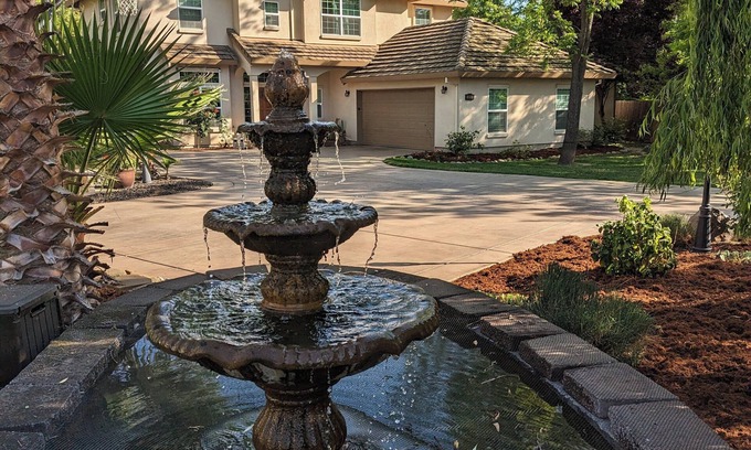 Fair Oaks Casa | Luxurious 5BR w/Pool Oasis in Fair Oaks, CA