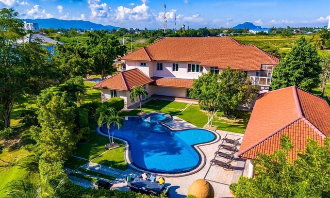 Cha-am Villa | Luxurious 6 Bedroom Mansion Close To Beach CAS
