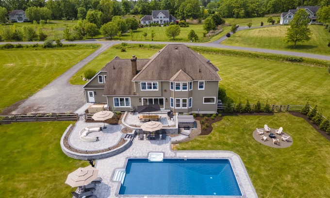 New Paltz Casa | Luxurious 6bd Mountain Home w/Heated Pool,Hot Tub & Firepit