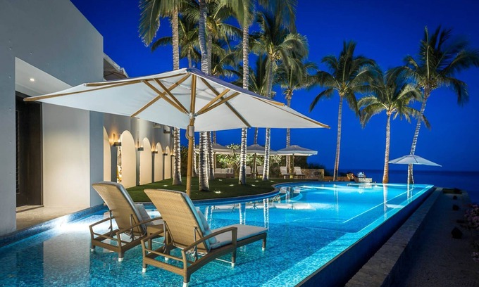 Buzzards Villa | Luxurious 7 BR Beachfront Casa Oliver w/ WiFi, Pool, Home Theatre, Gym + More!