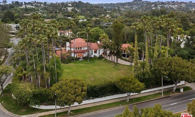 Beverly Hills Casa | Luxurious 8-bedroom estate with AC, WiFi in brilliant Beverly Hills