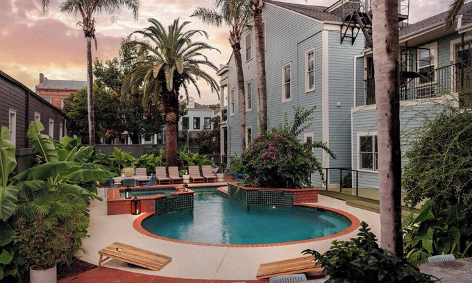 Lower Garden District Cama Y Desayuno | Luxurious 9BR Inn | Heated Pool & Hot Tub