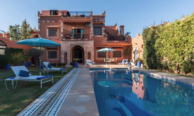 Aghmat Villa | Lujosa villa en Aghmat con piscina privada y vistas panorámicas a la montaña