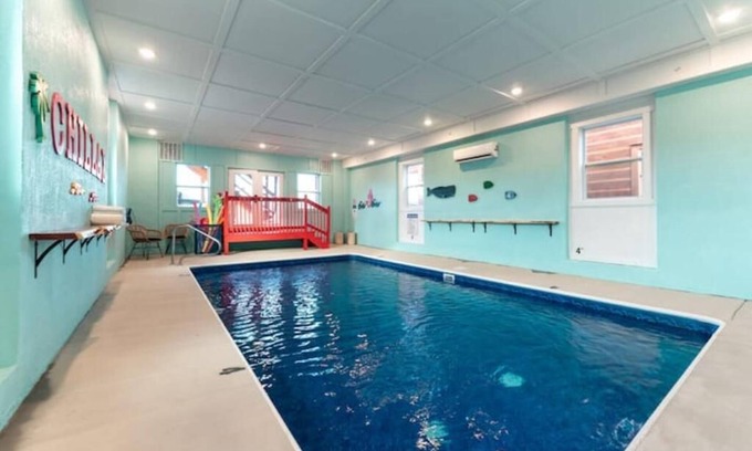 Caton Cabina | Luxurious/Amazing 1 of a Kind Cabin/InCabinHeated Pool/Sauna/Games Sleeps 24