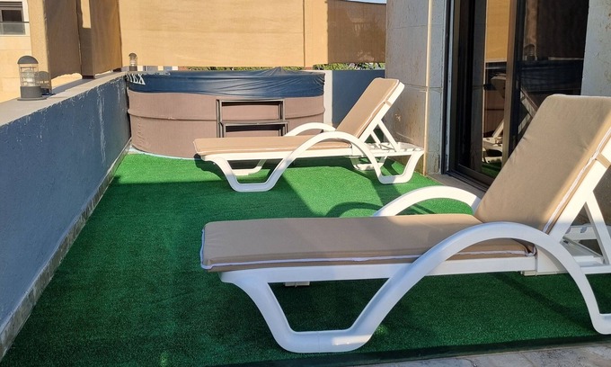 Amman Apartamento | Luxurious Amman Apartment with Private Pool and Modern Amenities