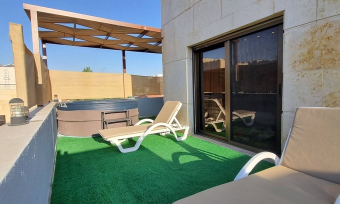 Amman Apartamento | Luxurious Amman Apartment With Private Pool and Modern Amenities