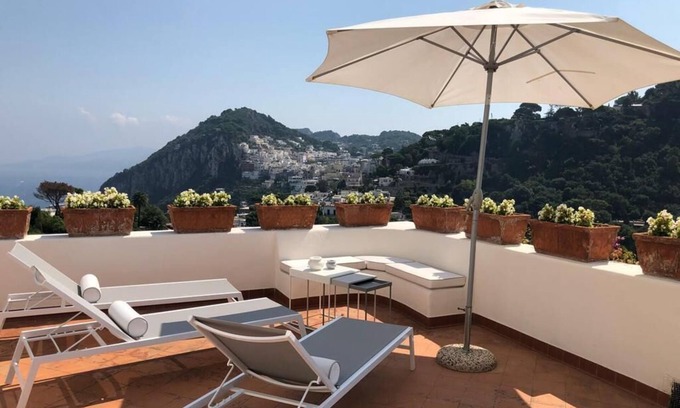 Marina Piccola Villa | Lujosa y panorámica Villa Caprese para unas vacaciones inolvidables!