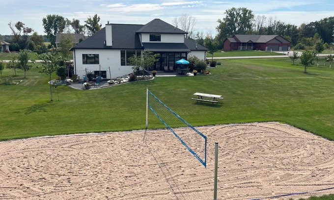 Butte Des Morts Casa | Luxurious and Spacious 5-bedroom house - Only 35 Minutes from Lambeau Field!