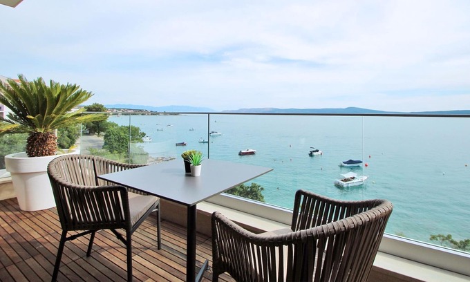 Selce Otro | Lujoso apartamento con piscina privada y vistas al mar en Crikvenica