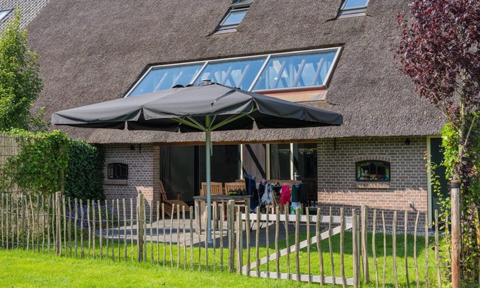 Dwingeloo Casa | Luxurious authentic holiday farm with a hot tub