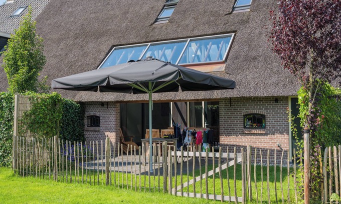 Dwingeloo Casa | Luxurious authentic holiday farm with a hot tub