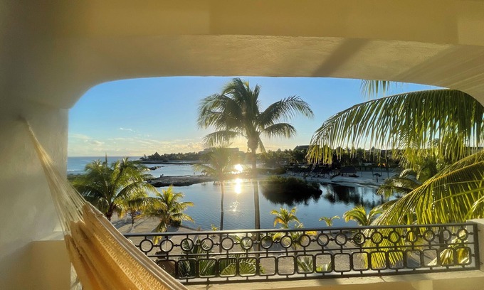 Puerto Aventuras Condominio | Luxurious beachfront condo on Riviera Maya, 2 bdrm, large balconies, 1575 sq ft