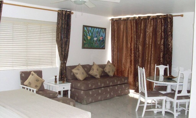 Ocho Rios Apartamento | Lujoso apartamento independiente frente a la playa en el corazón de Ocho Ríos Jamaica