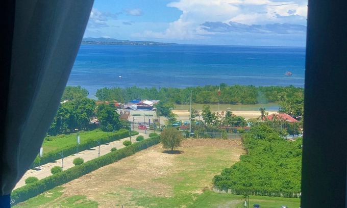 Lapu-Lapu Condominio | Luxurious Beach View Condo Unit