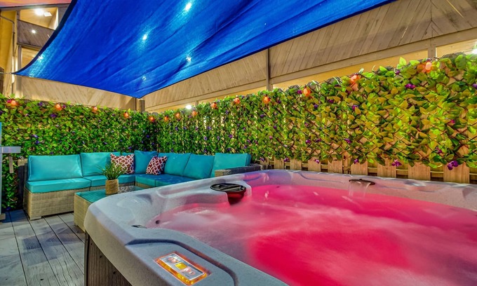 Myrtle Beach Casa | Luxurious Beach Side HOT TUB VILLA/Miami themed/2 story/updated