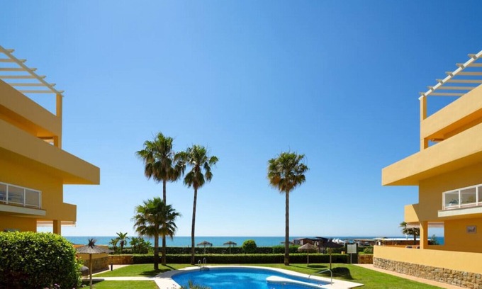 La Cala de Mijas Apartamento | 3 bedroom beachfront apartment La Cala de Mijas