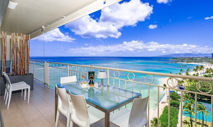 Waikiki Condominio | Lujoso condominio frente al mar con espectaculares vistas al mar. ¡Estacionamiento gratis!