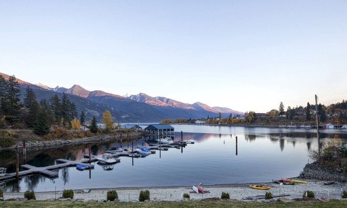 Kaslo Condominio | Lujoso condominio frente al mar en el idílico e histórico Kaslo, BC.
