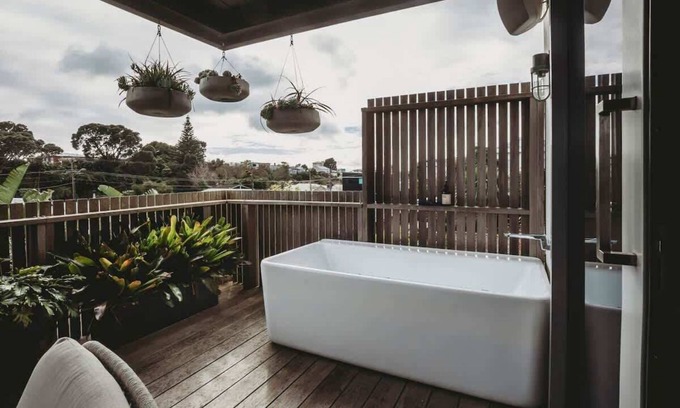 New Plymouth CBD Apartamento | Luxurious Central City Retreat