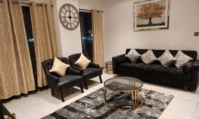 East Legon Apartamento | Luxurious & Comfy Gem-5 Star Location-Pools, Gym!