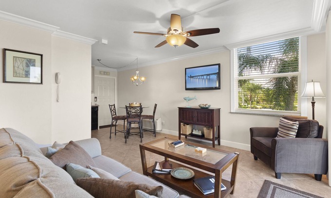 Bonita Springs Condominio | Lujosas playas, tenis, estudio, bicicletas, dos piscinas, tenis. Al otro lado de la playa!