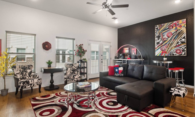 Arlington Casa | Luxurious Getaway w/ Premium Amenities! Condo w Rooftop Retreat, private garage & gated entry