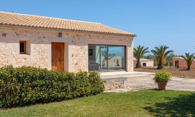 Es Llombards Casa | antigua granja de lujo con piscina, zona tranquila