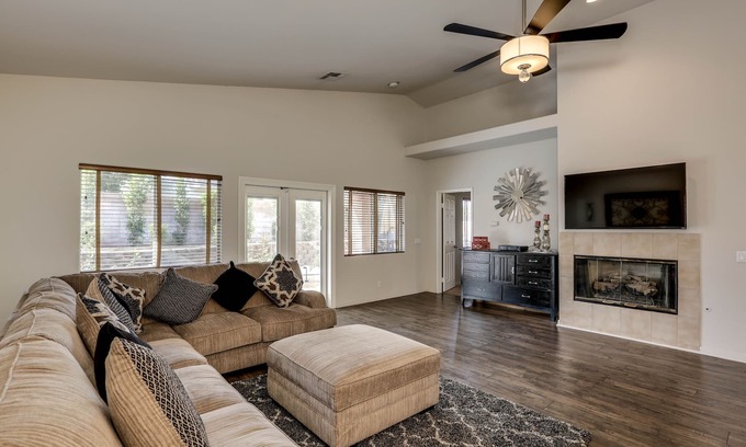 Indio Casa | Lujoso Country Club Home w / Servicios. Mins to Golf, IW Tennis, Polo y MÁS
