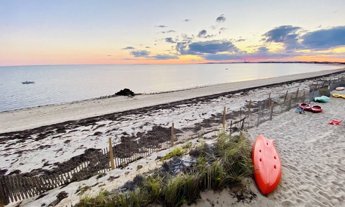 North Truro Casa | LUXURIOUS DIRECT OCEANFRONT,PRIVATE BEACH,AC,2BD2BA,BONUS LOFT,END UNIT,KAYAK