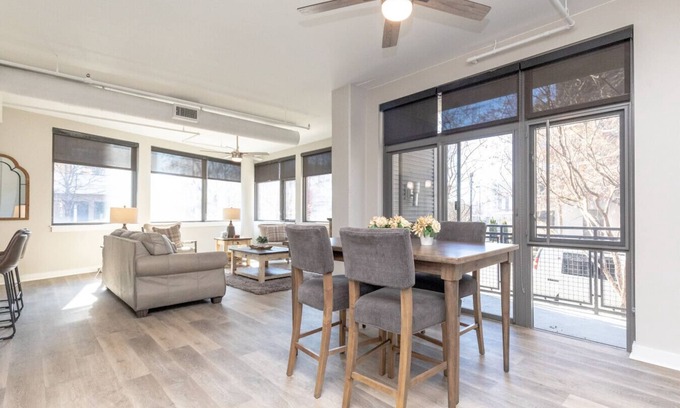 Rolling Mill Hill Condominio | Luxurious Downtown 2 bedroom 2 bath with views 1M