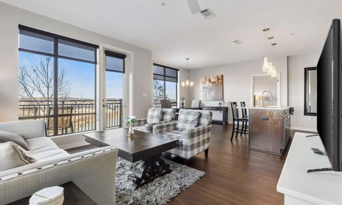 Rolling Mill Hill Condominio | Centro de lujo en la esquina de la unidad de 2 camas, 2 baños, vista a la ciudad y al río, unidad de la esquina, n. ° 220