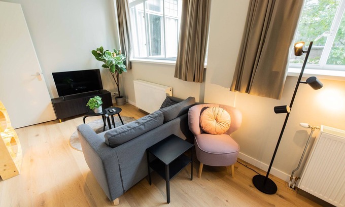 Scheepvaartkwartier Villa | Luxurious Dowtown 3BDR Apartment WS