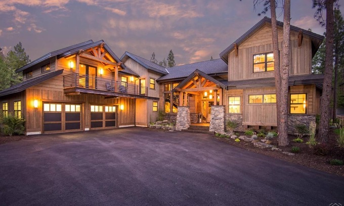 Deschutes River Woods Casa | Luxurious Estate among the Pines w/ Hot Tub, EV Charger & so much MORE!