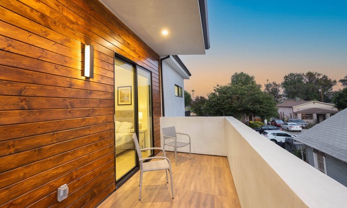 Riverside Rancho Casa | Luxurious-Exquisite Modern Home - Burbank Studios