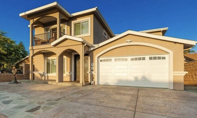Mira Mesa Casa | Luxurious Family Friendly Getaway.