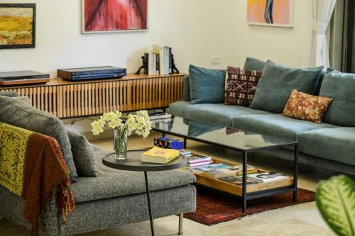 Netanya Apartamento | Luxurious Family Three Story House with Mamad by Sea N' Rent