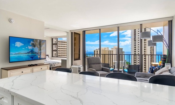 Waikiki Condominio | Luxurious, Free Parking & WiFi, Ocean View, Remodeled, 1 BR Condo, No Resort Fee