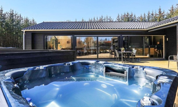 Aalbaek Casa | Luxurious Holiday Home in lb k with Whirlpool
