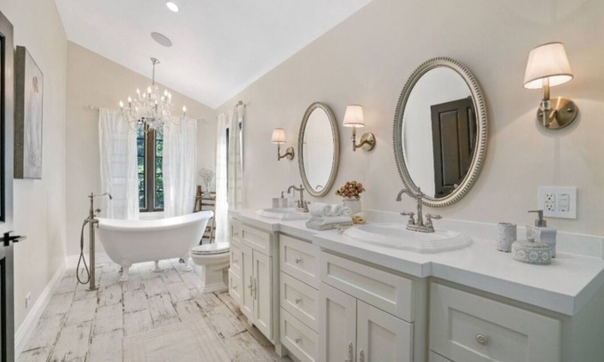 Bel Air Casa | Luxurious Home In The Peaceful Bel-Air Neighborhood