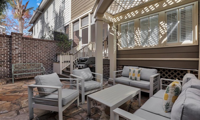 Hitch Village - Fred Wessels Homes Casa | Luxurious Home on Crawford Sq w/ Rooftop Deck + Parking by Lucky Savannah