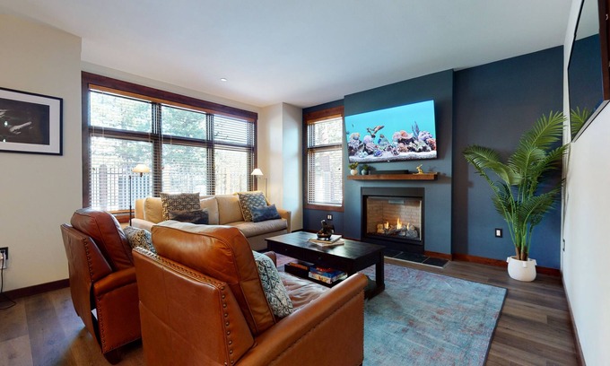 Mammoth Lakes Condominio | Luxurious Home on Sierra Star Golf Course. Balcony & Gas Grill, Washer/Dryer