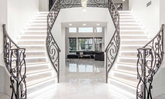 Seven Hills Casa | Luxurious Home: Pool, Gym, Cinema, & More