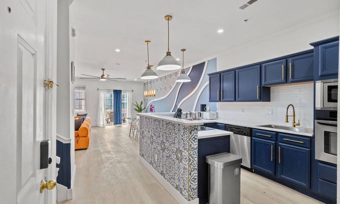 Windy Hill Casa | Luxurious Home with Theatre Room
