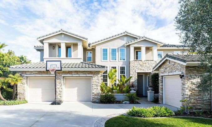 Miramar Ranch North Casa | Oasis Tropical Scripps Ranch