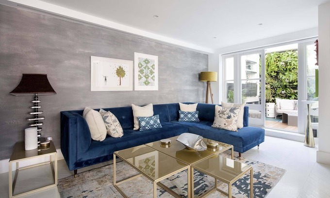 Royal Borough of Kensington and Chelsea Casa | Luxurious Kensington Retreat w/ Indoor-Outdoor Oasis